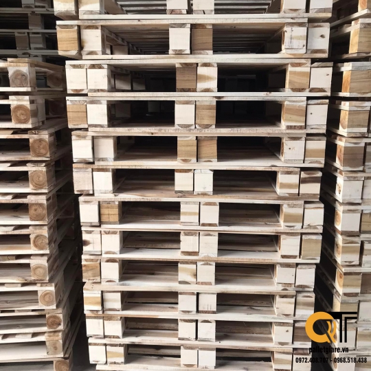 Pallet 4 hướng nâng gỗ tràm