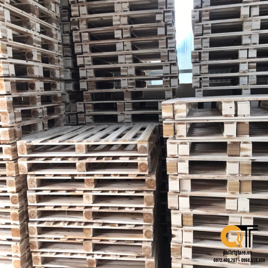 Pallet 4 hướng nâng gỗ tràm
